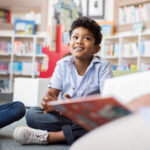 Que faut-il prévoir pour équiper une bibliothèque dans un établissement scolaire ?