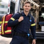 Salaire d&rsquo;un auxiliaire ambulancier : ce que vous devez savoir avant de choisir cette carrière